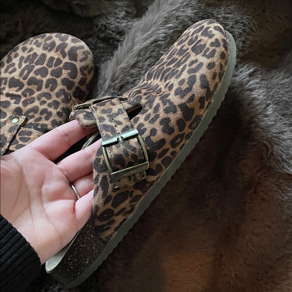 Leopard Print Slip-On Clogs - Picture 3 of 4